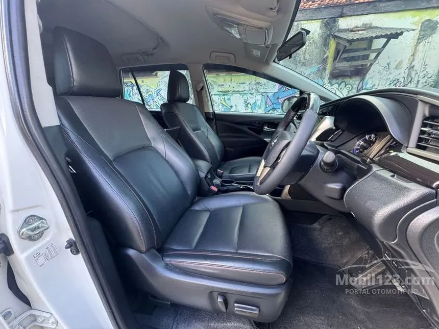 2022 Toyota Kijang Innova Venturer MPV