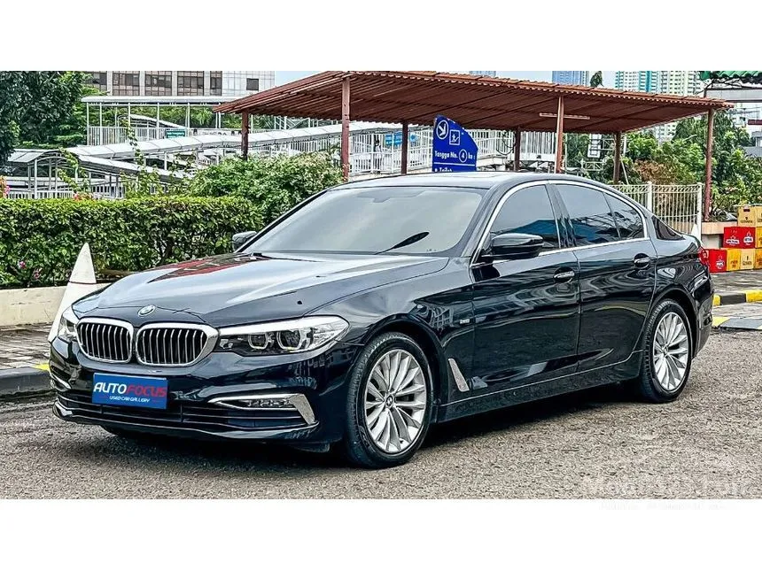 2018 BMW 530i Luxury Sedan