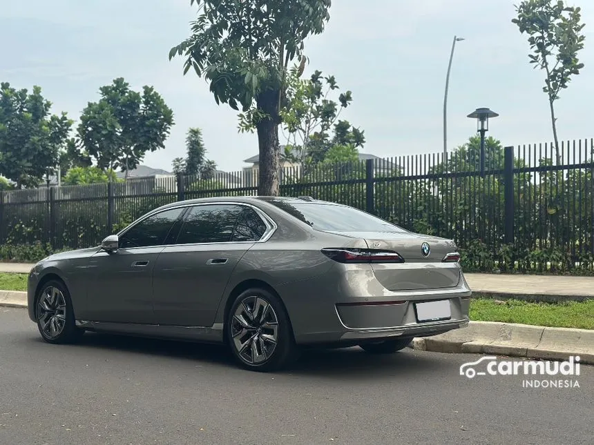 2023 BMW i7 xDrive60 Gran Lusso Sedan