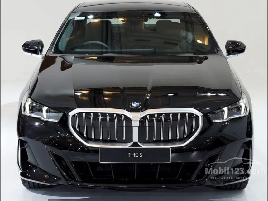 Jual Mobil BMW 520i 2024 M Sport 2.0 di Jawa Barat Automatic Sedan Hitam Rp 1.387.000.000