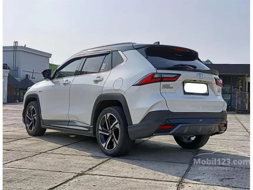 2023 Toyota Yaris Cross S HV SUV