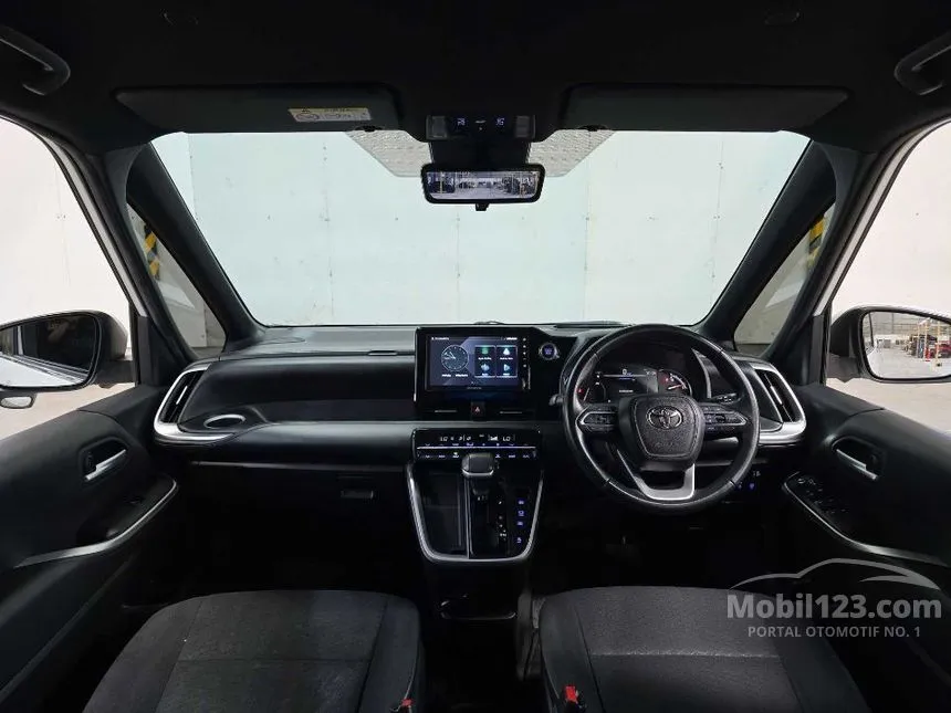 2022 Toyota Voxy (Premium Color) MPV