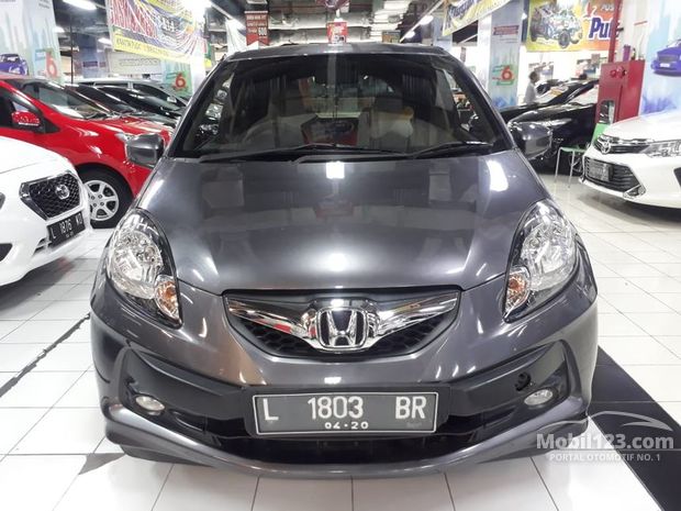 Honda Brio Mobil bekas dijual di Jawa-timur Indonesia 