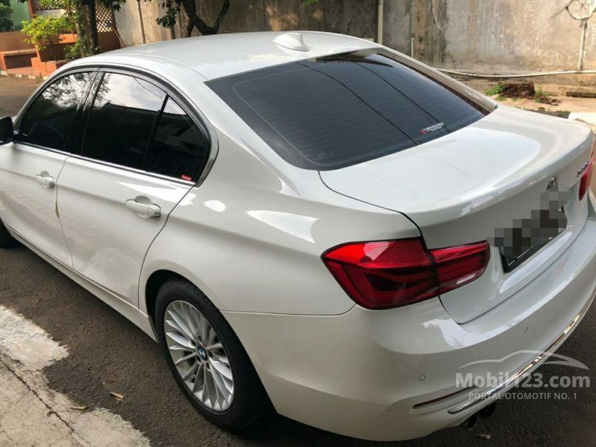 Jual Mobil BMW 320i 2018 Luxury 2.0 di DKI Jakarta Automatic Sedan ...