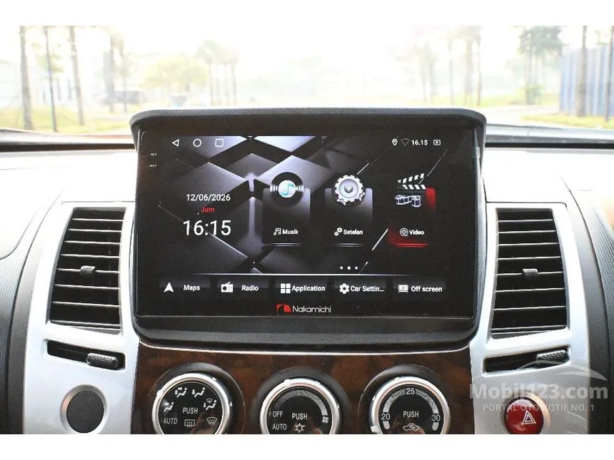 2015 Mitsubishi Pajero Sport Dakar 4X2 SUV