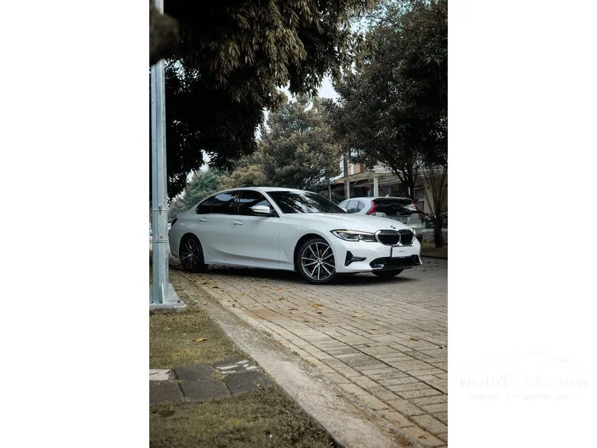 Jual Mobil BMW 320i 2021 Sport 2.0 di Jawa Barat Automatic Sedan Putih Rp 550.000.000
