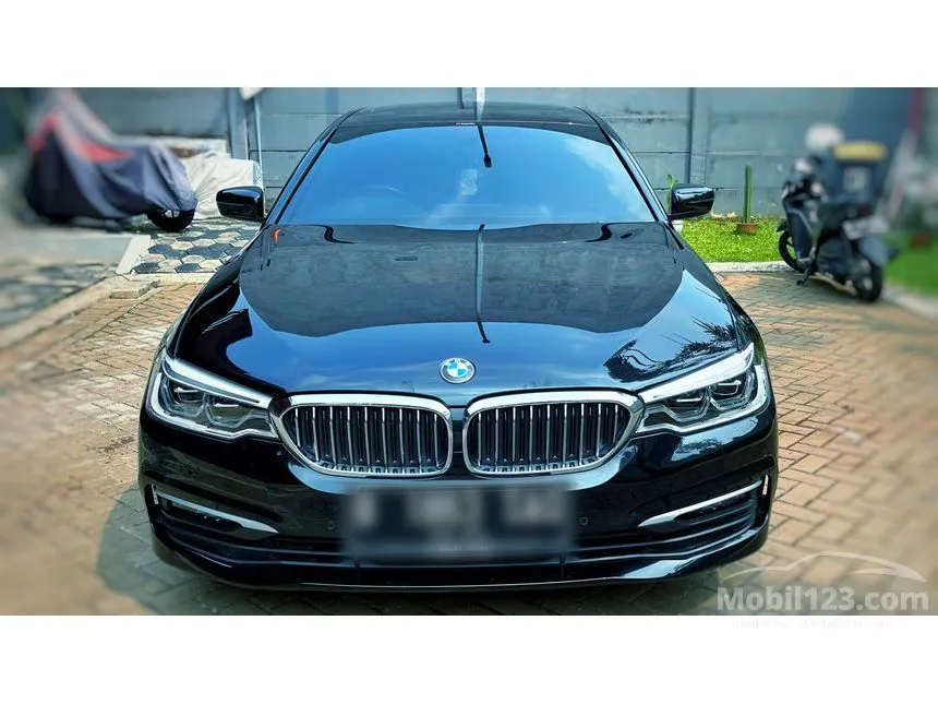 Jual Mobil BMW 520i 2019 Luxury 2.0 di Banten Automatic Sedan Hitam Rp 710.000.000