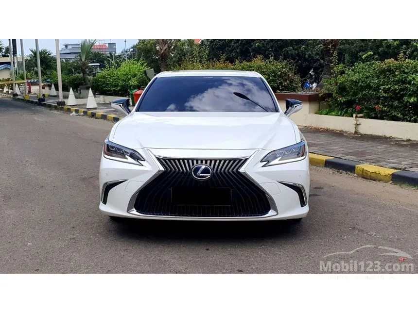Jual Mobil Lexus ES 300h 2019 Ultra Luxury 2.5 di DKI Jakarta Automatic Sedan Putih Rp 619.000.000