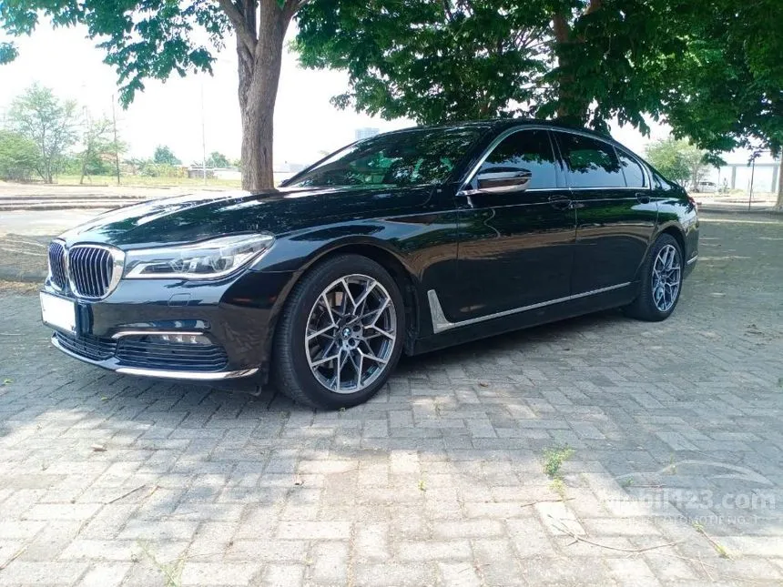 Jual Mobil BMW 730Li 2017 2.0 di Jawa Timur Automatic Sedan Hitam Rp 658.000.000