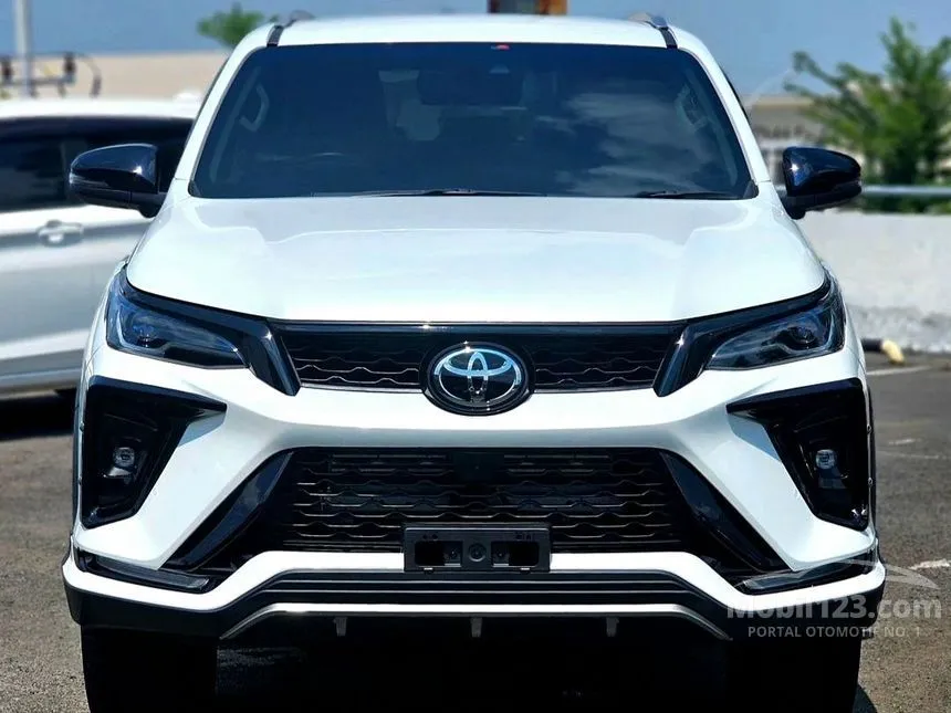 Jual Mobil Toyota Fortuner 2024 VRZ TSS GR Parts Aero Package 2.8 di Kalimantan Selatan Automatic SUV Putih Rp 536.000.000