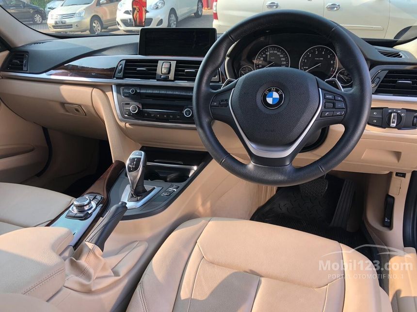 2012 BMW 335i Luxury Sedan