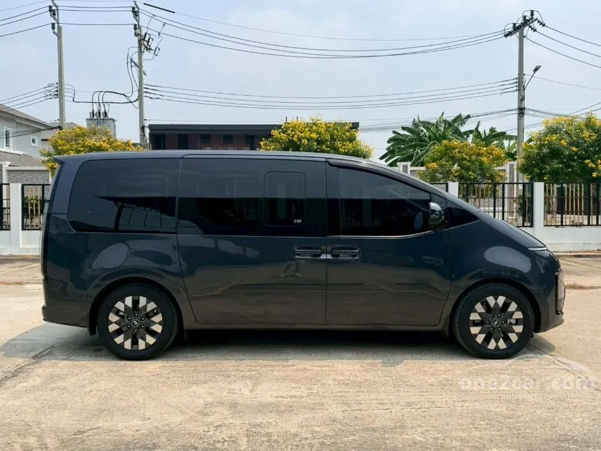 2025 Hyundai Staria Premium Van