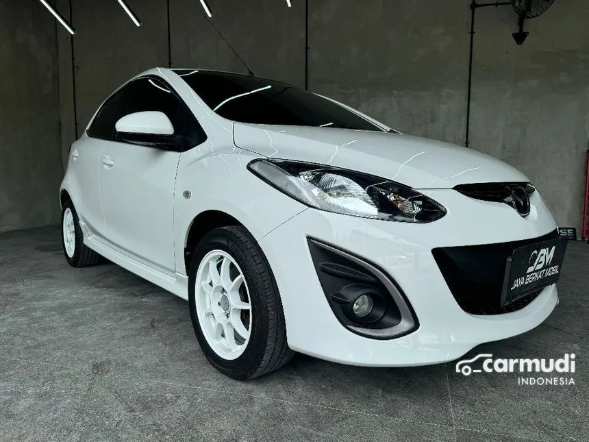 Jual Mobil Mazda 2 2011 R 1.5 di Jawa Timur Automatic Hatchback Putih Rp 115.000.000