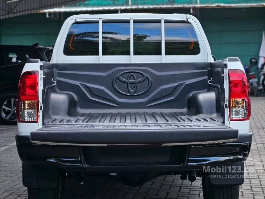 2025 Toyota Hilux G Double Cab 4X4 Pickup
