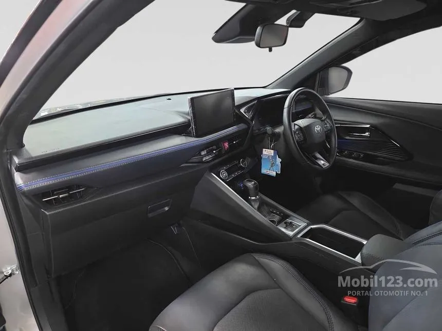 2023 Toyota Yaris Cross S HV (2 Tone) SUV