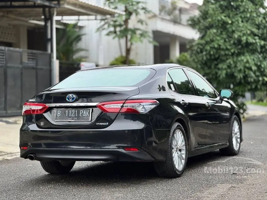 2021 Toyota Camry Hybrid Sedan
