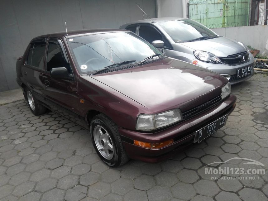 pinjaman ringan cicilan Jawa Charade Jual 1.3 Barat 1993 di Daihatsu Manual Mobil