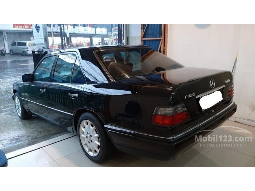 1994 Mercedes-Benz E320 3.2 Automatic Sedan