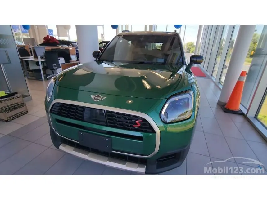 Jual Mobil MINI Countryman 2024 S ALL4 Favoured Trim 2.0 di DKI Jakarta Automatic SUV Hijau Rp 1.493.000.000