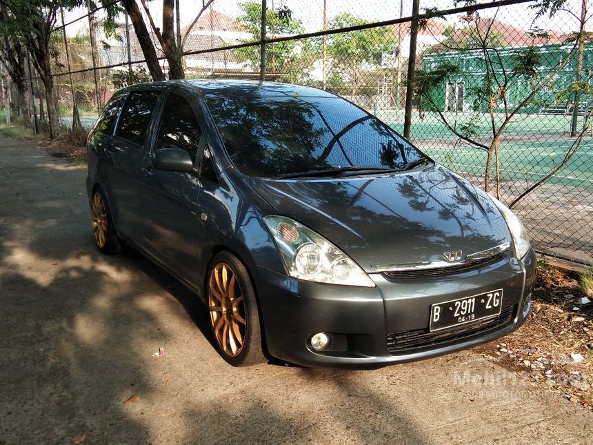 Jual Mobil  Toyota  Wish  2004 ZNE10 1 8 di Jawa Timur 