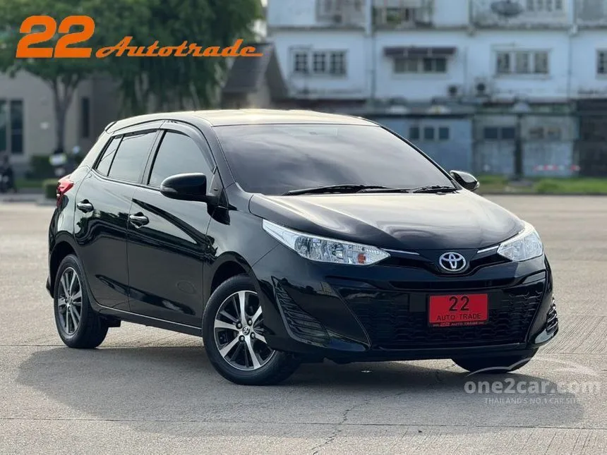 2020 Toyota YARIS Mid Hatchback