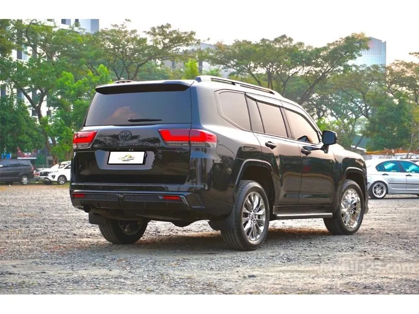 2024 Toyota Land Cruiser 300 VX-R SUV