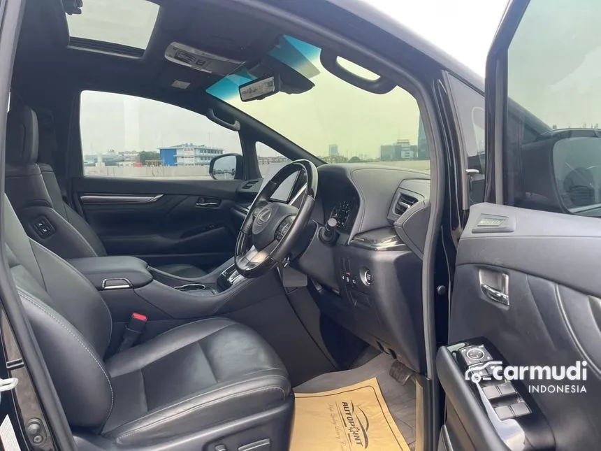 2020 Lexus LM 350 7 Seater MPV