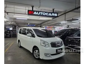 2013 Toyota NAV1 2.0 V MPV