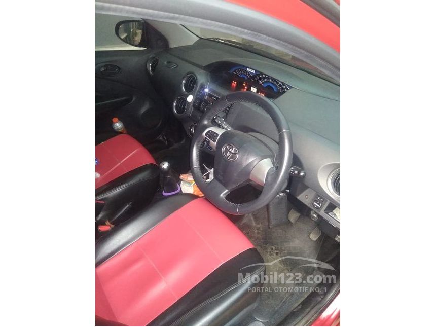2016 Toyota Etios Valco G Hatchback