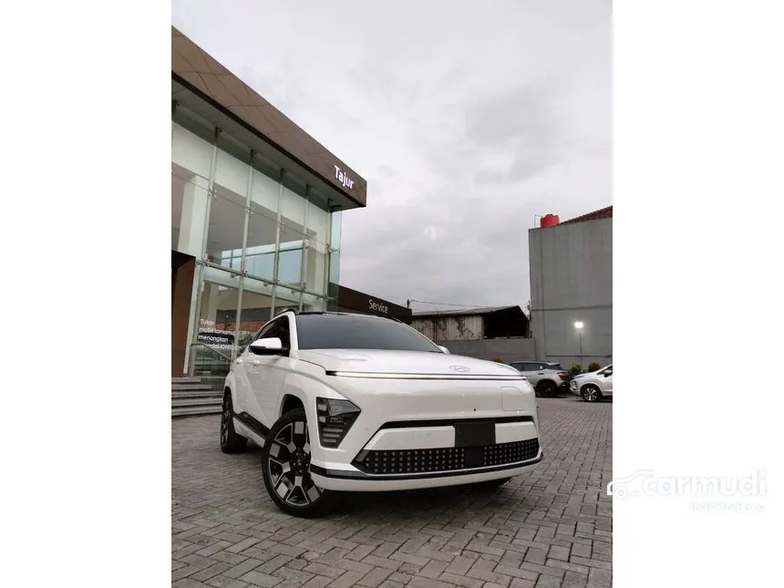 Jual Mobil Hyundai Kona 2024 Signature Long Range di Jawa Barat Automatic SUV Putih Rp 571.300.000