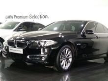 LOW KM - SEMUA PENGGEMAR DESAIN DAN KENYAMANAN MENANTINYA 2015 BMW 520i 2.0 Luxury Sedan
