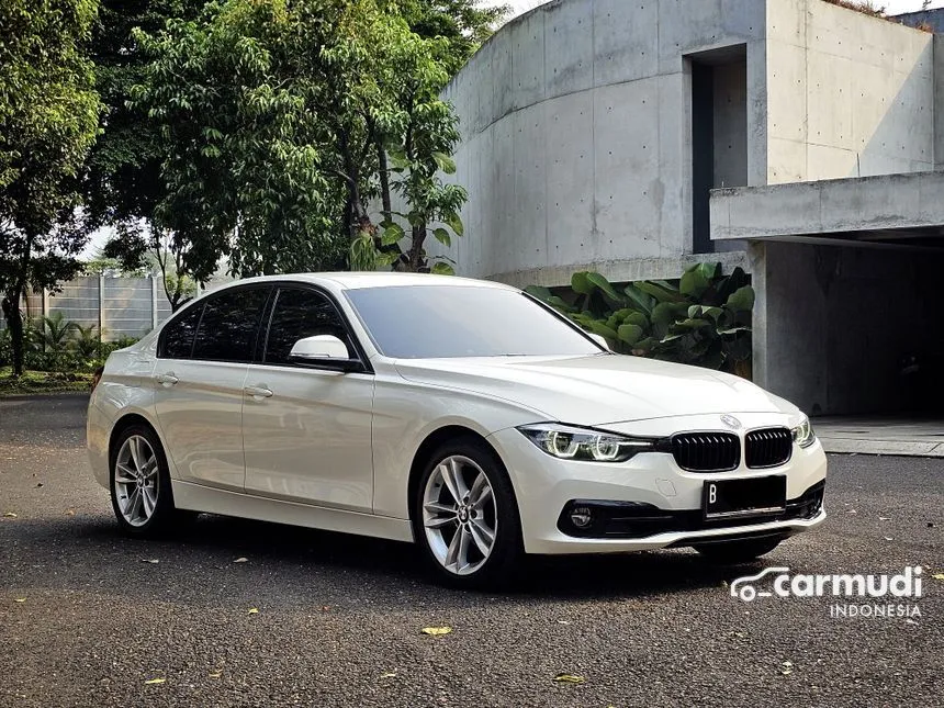 2019 BMW 320i Sport Shadow Edition Sedan