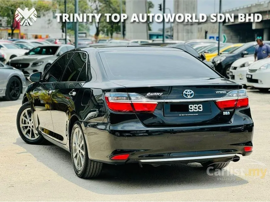 2018 Toyota Camry Hybrid Luxury Sedan