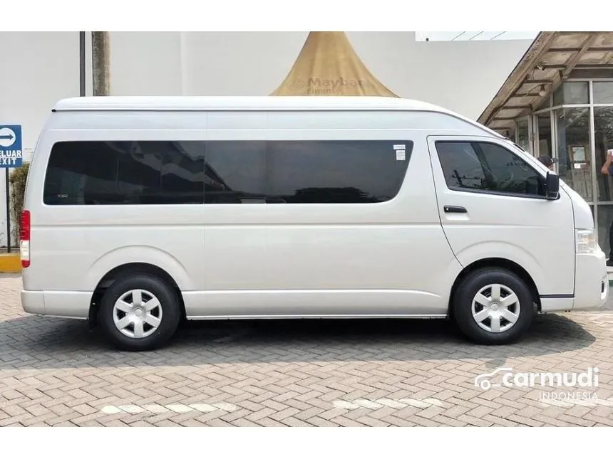 2024 Toyota Hiace Commuter Van Wagon