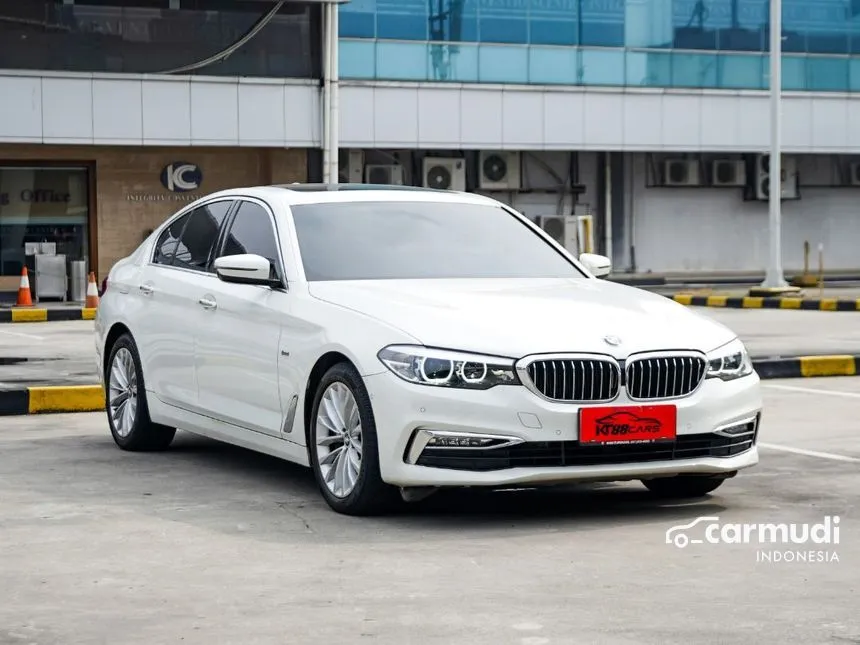 2018 BMW 530i Luxury Sedan