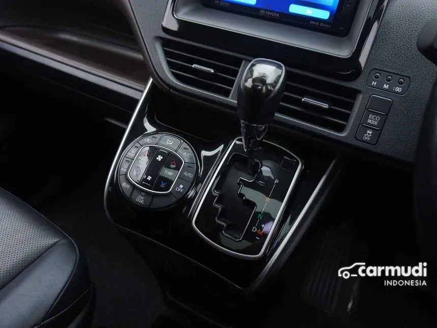 2017 Toyota Voxy Wagon