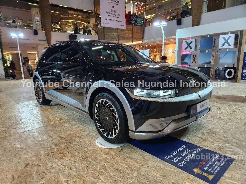 Jual Mobil Hyundai IONIQ 5 2023 Long Range Signature di Banten Automatic Wagon Hitam Rp 749.000.000