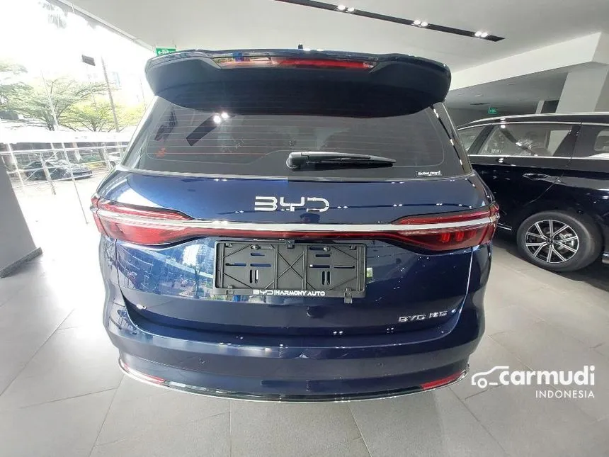 2024 BYD M6 EV Superior Wagon