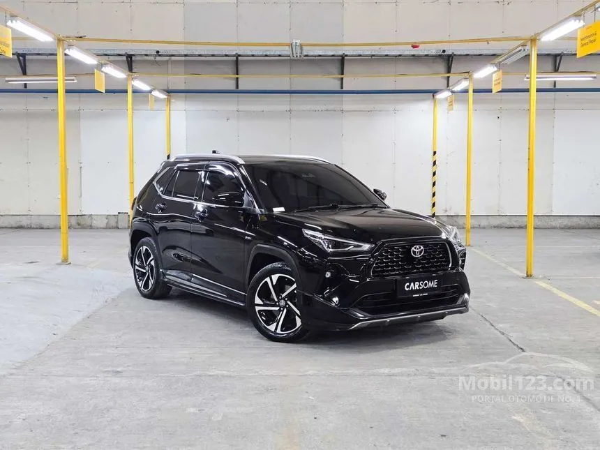 2023 Toyota Yaris Cross S HV SUV