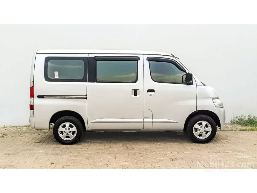 2021 Daihatsu Gran Max Mini Bus D PS Van