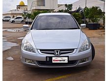 Honda Accord Vti Tahun 2004 / 2005 Automatic Abu-abu Muda Metalik - Handy Autos