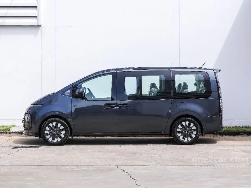 2023 Hyundai Staria Premium Van