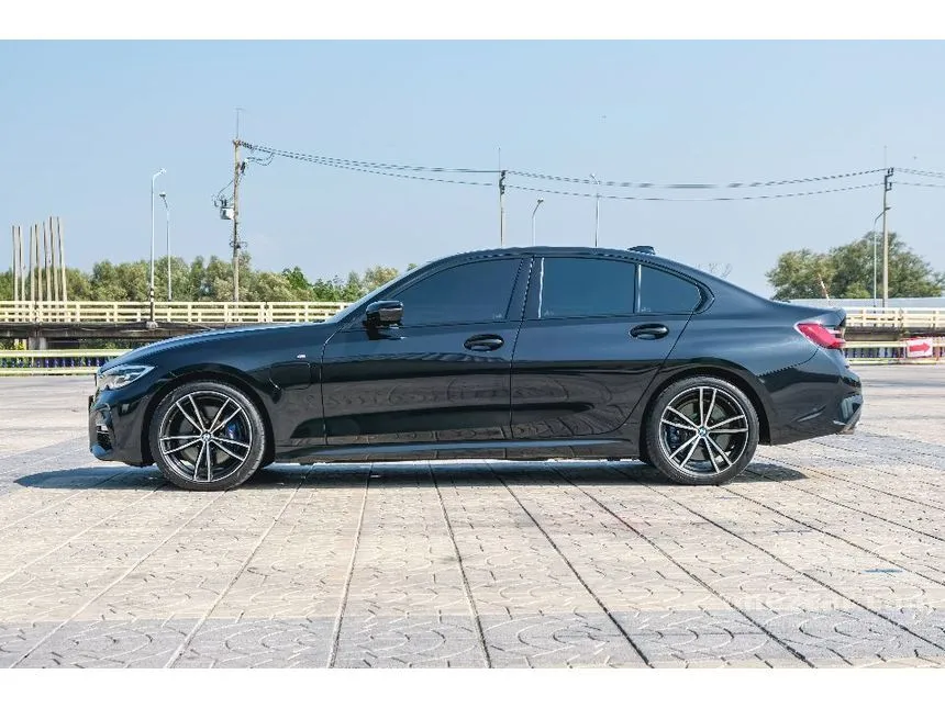 2022 BMW 330e M Sport Sedan