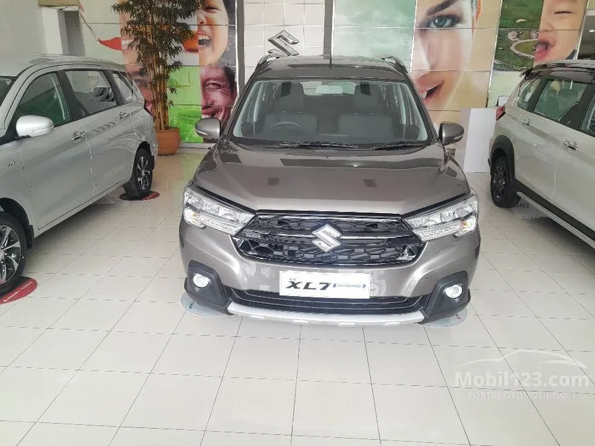 Jual Mobil Suzuki XL7 2024 Beta Hybrid 1.5 di Jawa Barat Manual SUV Abu