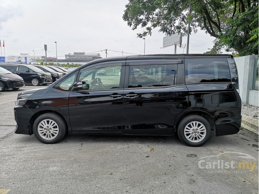 Toyota voxy 2014