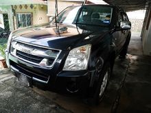 2010 Isuzu D-Max 2.5 Pickup Truck -- WELL MAINTAINED --
