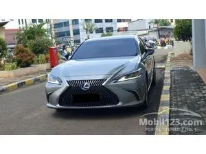 2020 Lexus ES 300h 2.5 Ultra Luxury Sedan