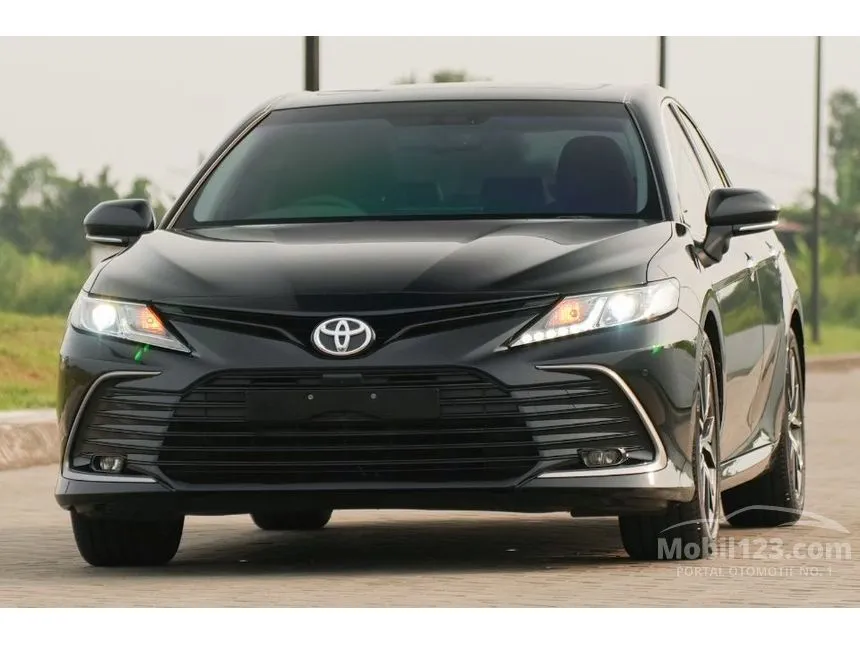 2022 Toyota Camry V (Premium Color) Sedan