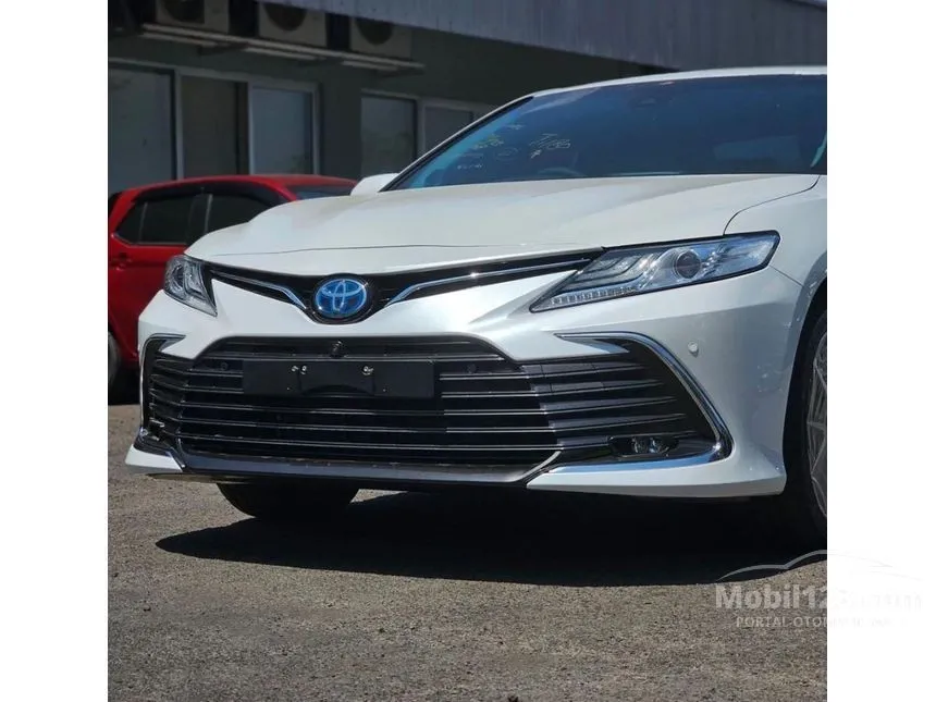 Jual Mobil Toyota Camry 2023 HV TSS 2 2.5 di DKI Jakarta Automatic Sedan Putih Rp 863.400.000