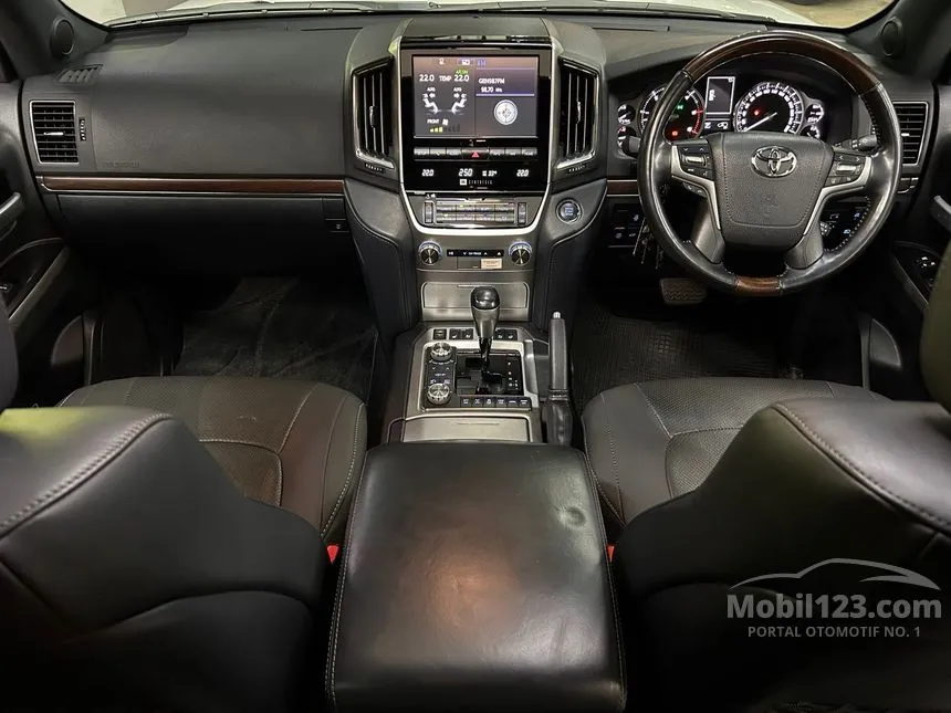 2018 Toyota Land Cruiser 200 VX-R SUV